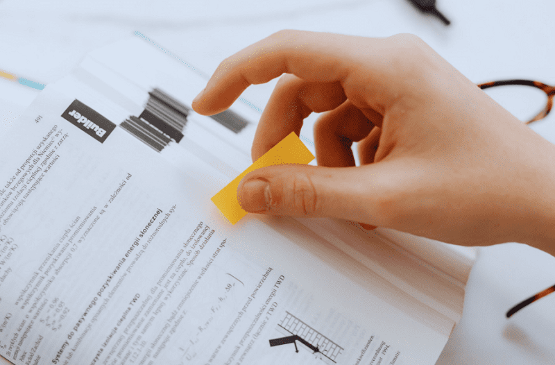 sticky-tabs-for-books